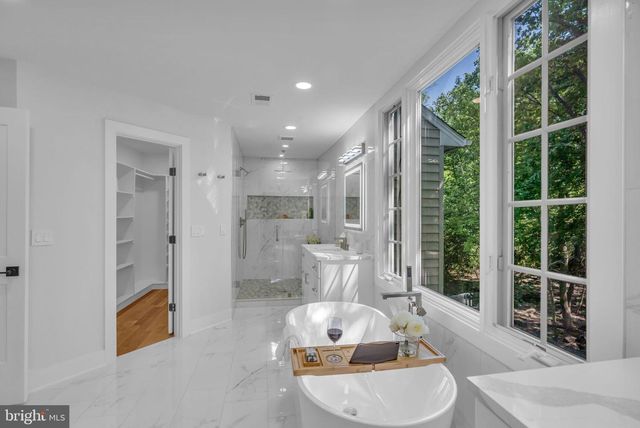 12111 WALNUT BRANCH RD, Reston, VA 20194