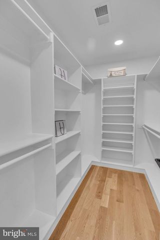 12111 WALNUT BRANCH RD, Reston, VA 20194