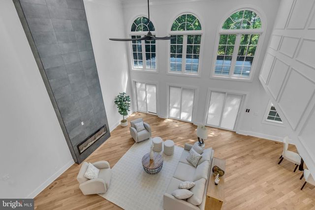 12111 WALNUT BRANCH RD, Reston, VA 20194