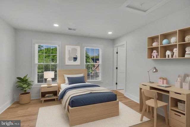 12111 WALNUT BRANCH RD, Reston, VA 20194