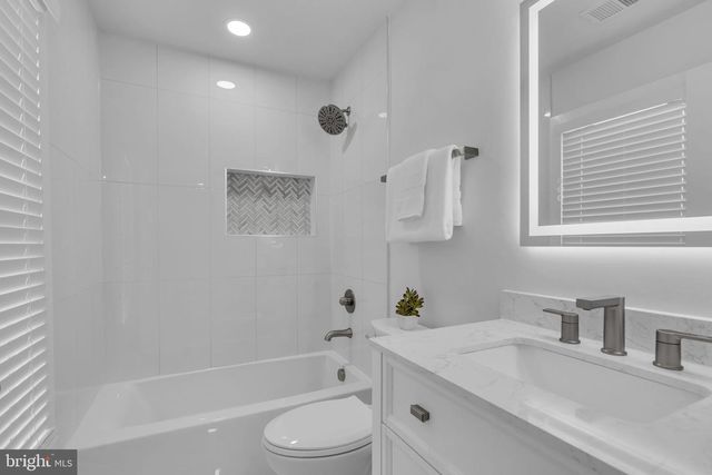 12111 WALNUT BRANCH RD, Reston, VA 20194