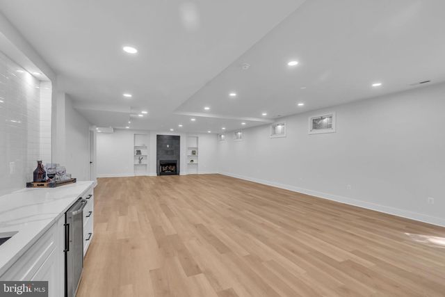 12111 WALNUT BRANCH RD, Reston, VA 20194