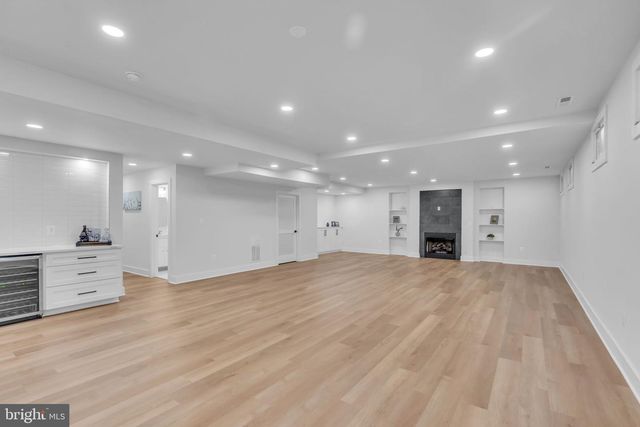 12111 WALNUT BRANCH RD, Reston, VA 20194