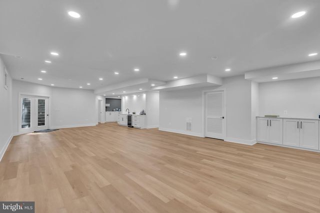 12111 WALNUT BRANCH RD, Reston, VA 20194