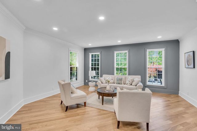 12111 WALNUT BRANCH RD, Reston, VA 20194
