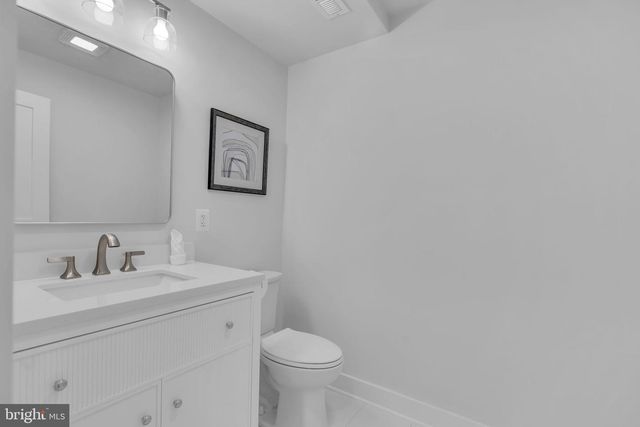12111 WALNUT BRANCH RD, Reston, VA 20194