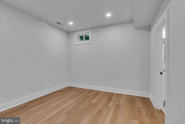 12111 WALNUT BRANCH RD, Reston, VA 20194