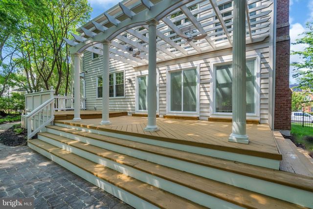 12111 WALNUT BRANCH RD, Reston, VA 20194