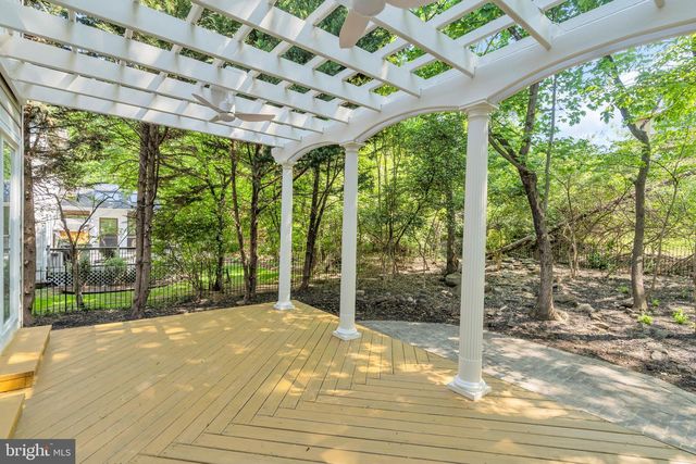 12111 WALNUT BRANCH RD, Reston, VA 20194