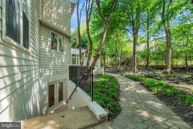 12111 WALNUT BRANCH RD, Reston, VA 20194