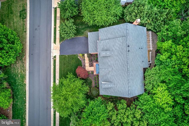 12111 WALNUT BRANCH RD, Reston, VA 20194