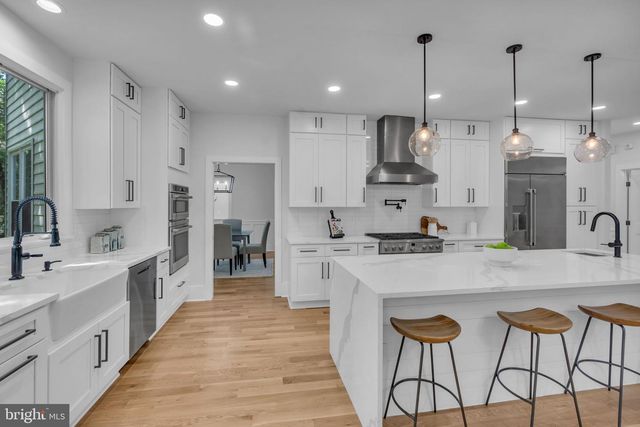12111 WALNUT BRANCH RD, Reston, VA 20194