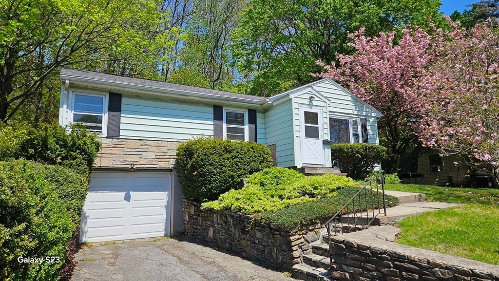 543 Chandler St, Worcester, MA 01602