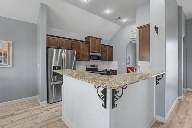 160 OAK HOLLOW DR, Oakland, TN 38060