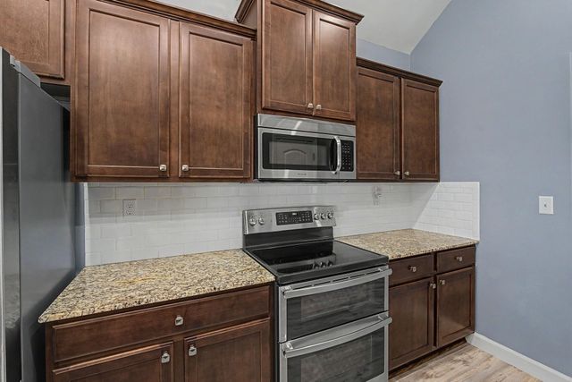 160 OAK HOLLOW DR, Oakland, TN 38060