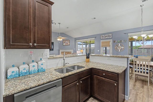 160 OAK HOLLOW DR, Oakland, TN 38060