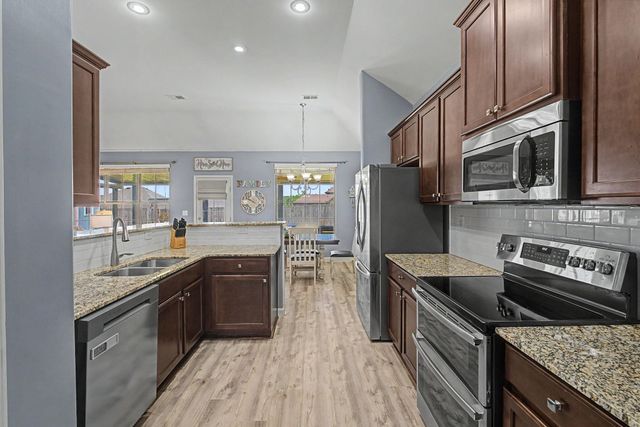 160 OAK HOLLOW DR, Oakland, TN 38060