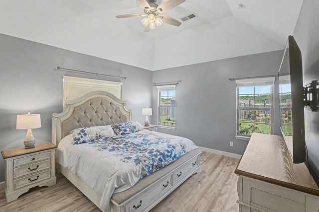 160 OAK HOLLOW DR, Oakland, TN 38060