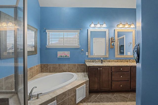 160 OAK HOLLOW DR, Oakland, TN 38060