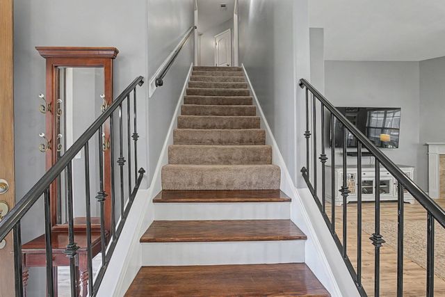 160 OAK HOLLOW DR, Oakland, TN 38060
