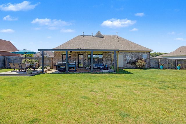 160 OAK HOLLOW DR, Oakland, TN 38060