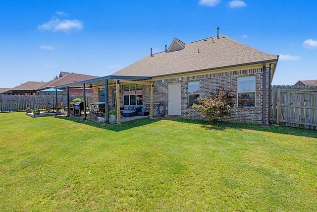 160 OAK HOLLOW DR, Oakland, TN 38060
