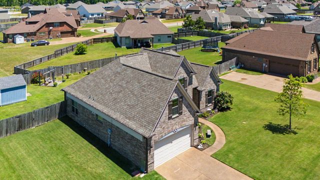 160 OAK HOLLOW DR, Oakland, TN 38060