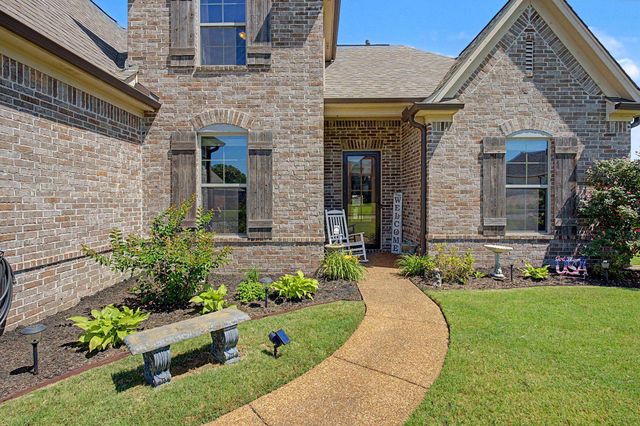 160 OAK HOLLOW DR, Oakland, TN 38060