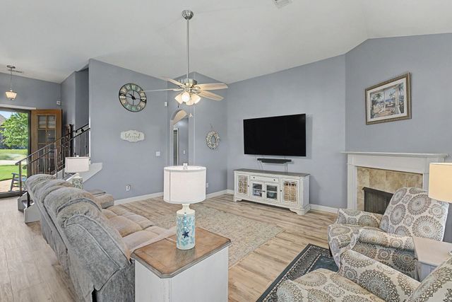 160 OAK HOLLOW DR, Oakland, TN 38060