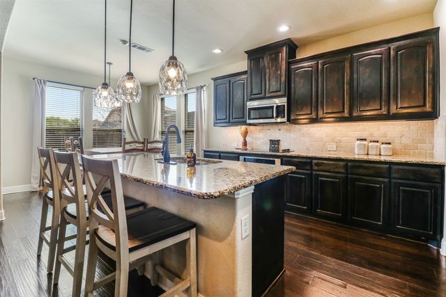 230 Sandy Way, Red Oak, TX 75154