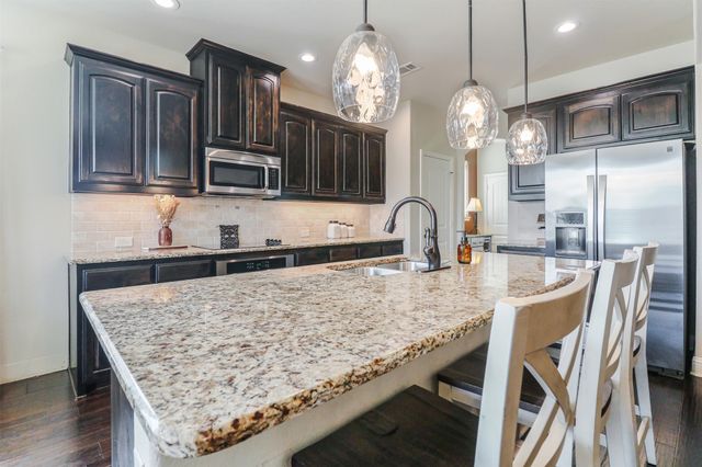 230 Sandy Way, Red Oak, TX 75154