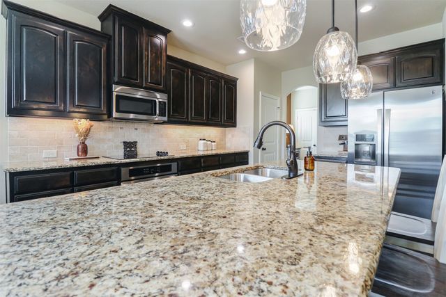 230 Sandy Way, Red Oak, TX 75154