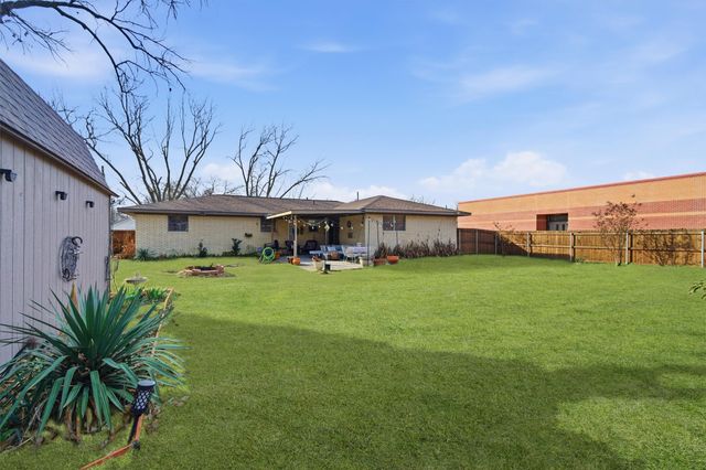 515 Pecan Street, Collinsville, TX 76233