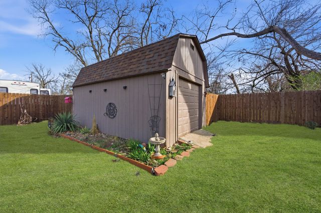 515 Pecan Street, Collinsville, TX 76233