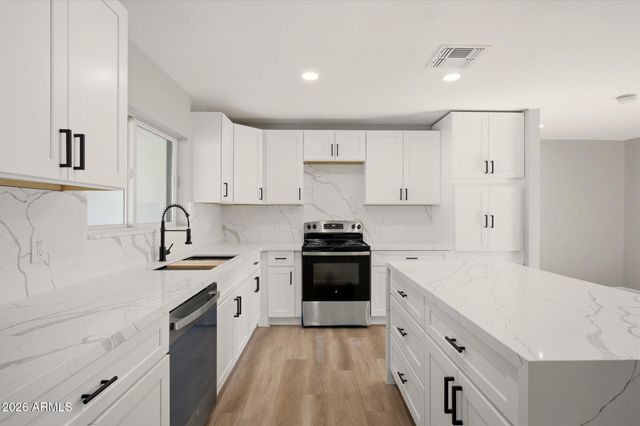 1822 W HIGHLAND Avenue, Phoenix, AZ 85015