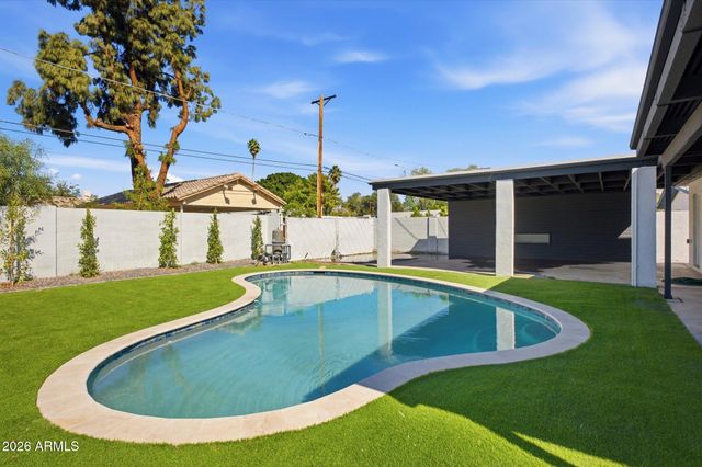 1822 W HIGHLAND Avenue, Phoenix, AZ 85015