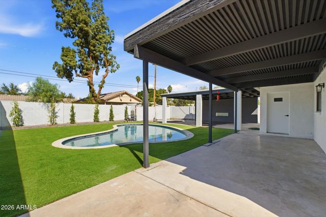 1822 W HIGHLAND Avenue, Phoenix, AZ 85015