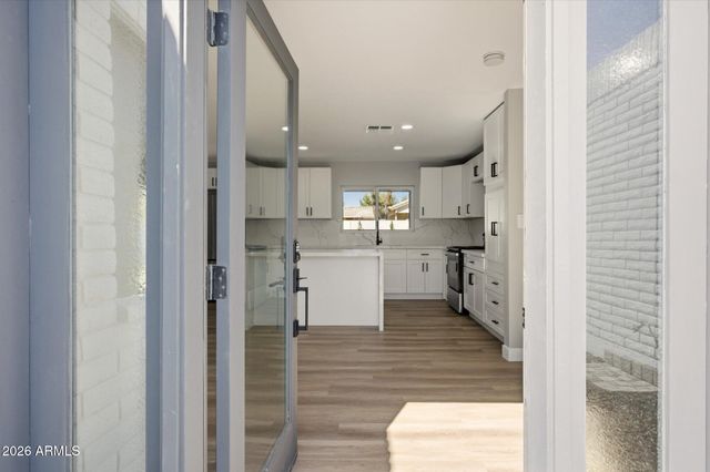 1822 W HIGHLAND Avenue, Phoenix, AZ 85015