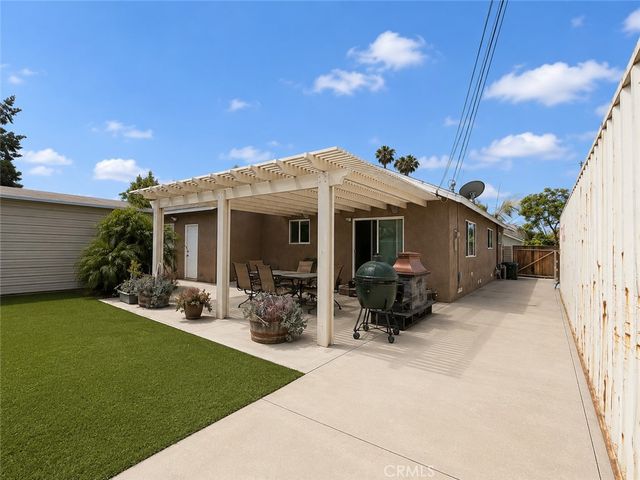 811 E Saint James Avenue, Orange, CA 92865