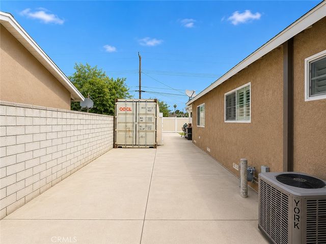811 E Saint James Avenue, Orange, CA 92865