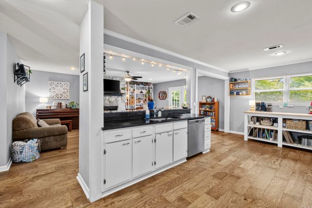 12 Burford Drive, Conway, AR 72034