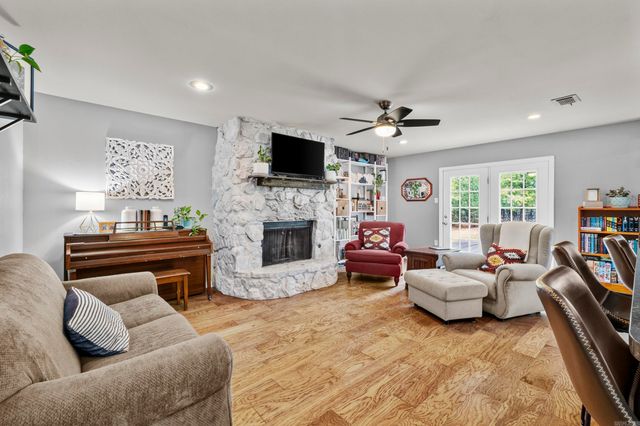 12 Burford Drive, Conway, AR 72034