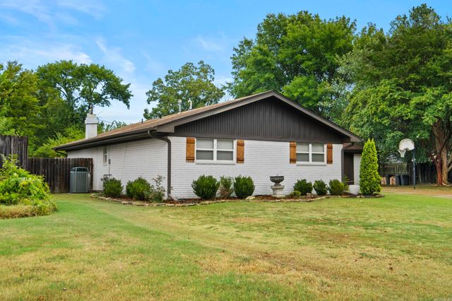 12 Burford Drive, Conway, AR 72034