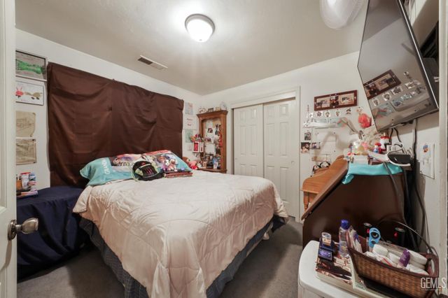413 Midnight Court, Bakersfield, CA 93307