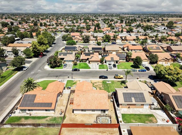 413 Midnight Court, Bakersfield, CA 93307