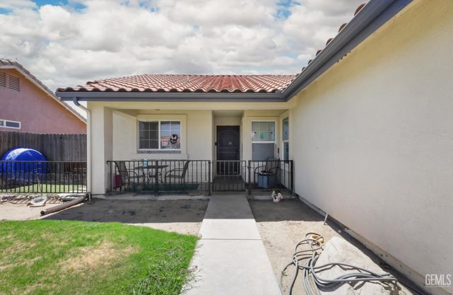 413 Midnight Court, Bakersfield, CA 93307