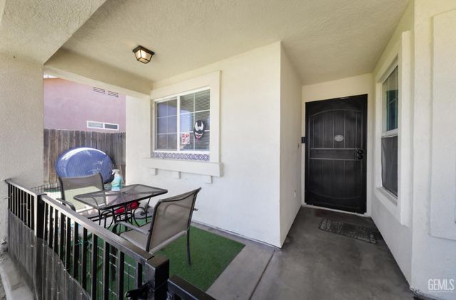 413 Midnight Court, Bakersfield, CA 93307