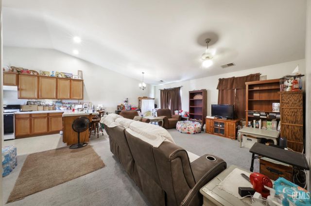 413 Midnight Court, Bakersfield, CA 93307