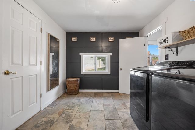 39304 N Olson Pr Nw, Benton City, WA 99320