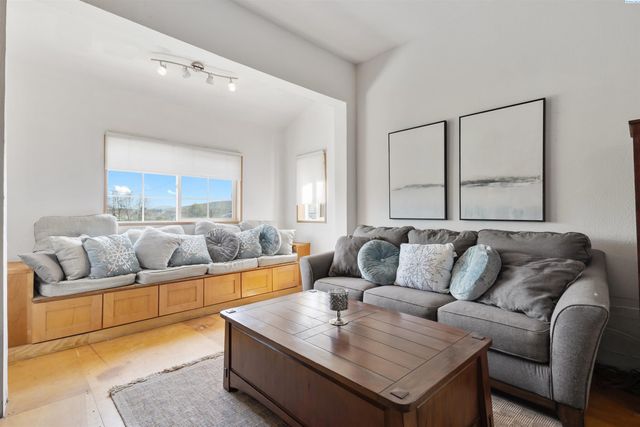 39304 N Olson Pr Nw, Benton City, WA 99320